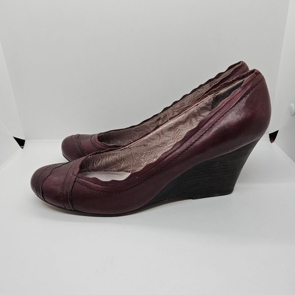 Seychelles Powers of Persuasion dark red maroon scalloped wedges size 10 - Picture 3 of 10